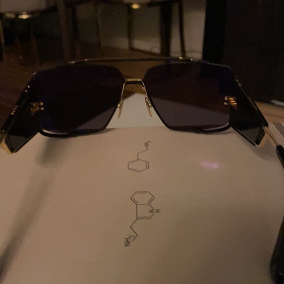 *Dita* Souliner Two - Picture 5 of 9